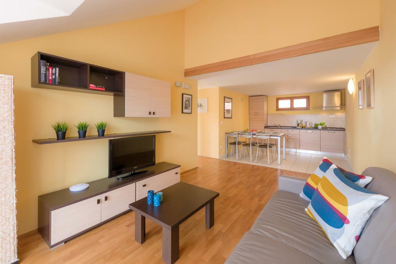 Apartments Vallum โบล ภายนอก รูปภาพ