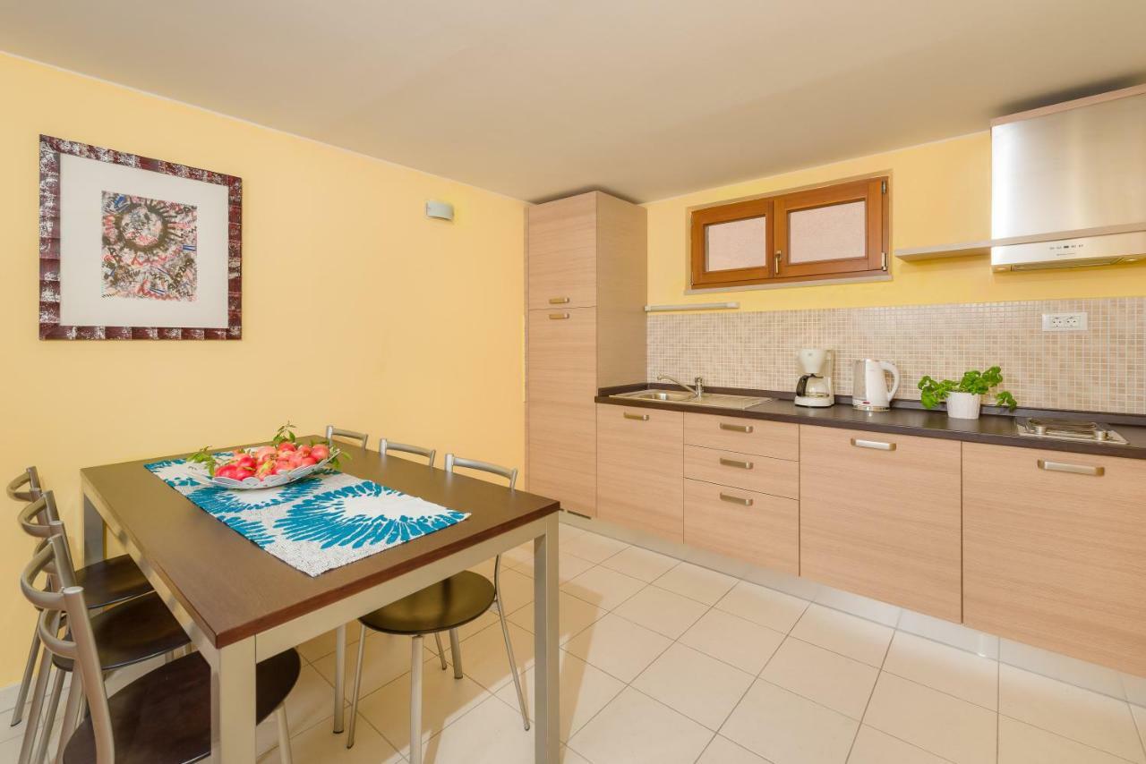 Apartments Vallum โบล ภายนอก รูปภาพ
